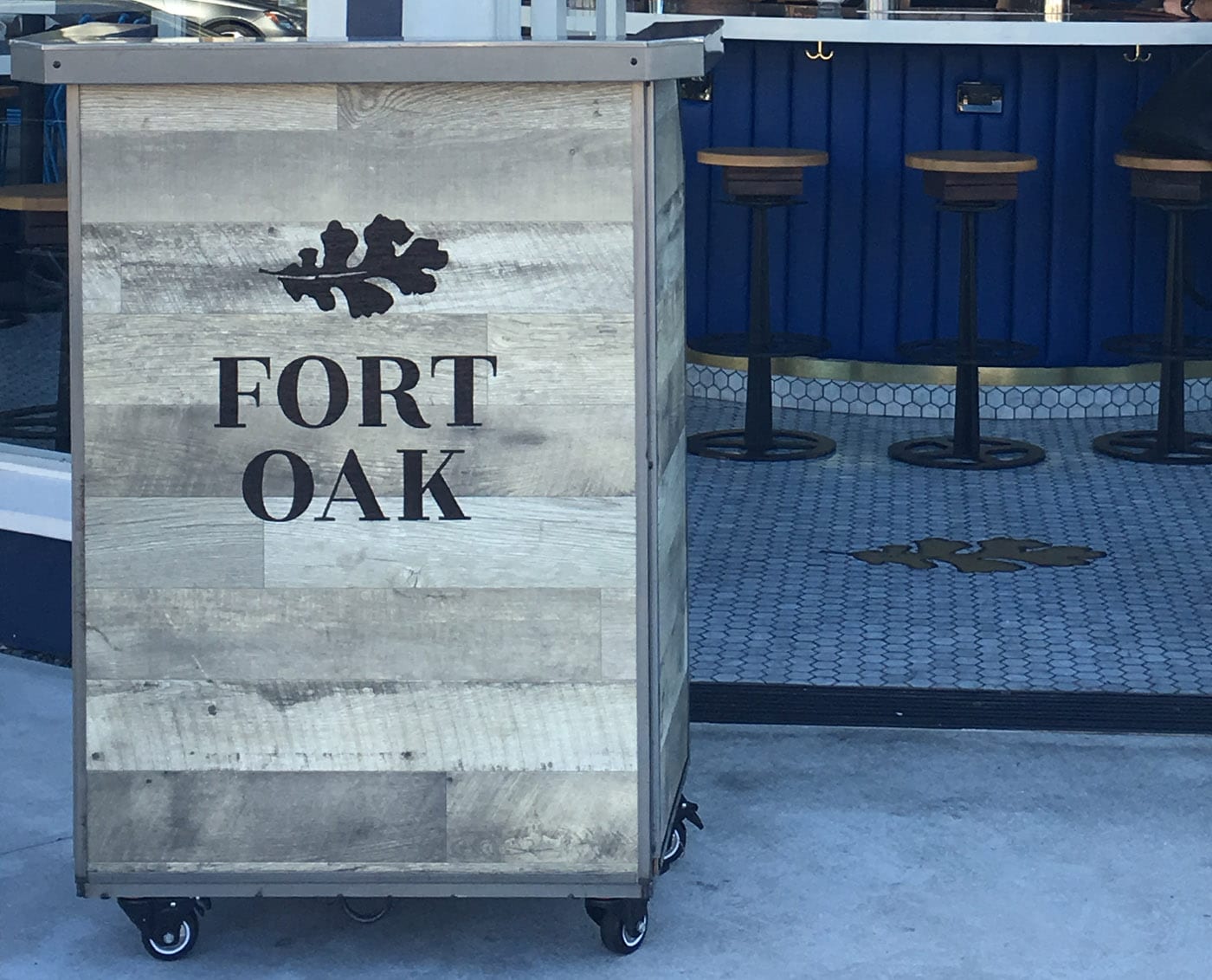 Fort Oak Deluxe Hostess Stand